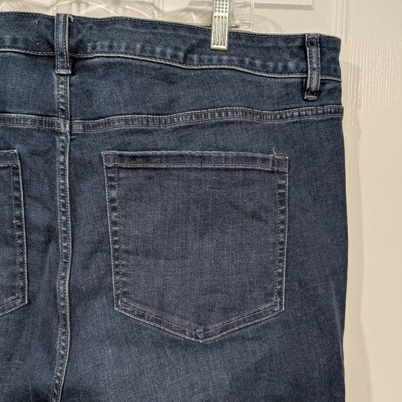 Lane Bryant Dark Wash Signature Fit Mid-Rise Straight Denim Jean Size 24S Short - Picture 8 of 14